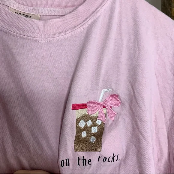 Comfort Colors Embroidered On The Rocks Pink Graphic T-Shirt XL - Picture 2 of 4